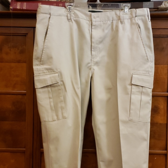 NWOT Adjust-A-Band Khaki Cargo Pants Size42 S - Picture 2 of 10